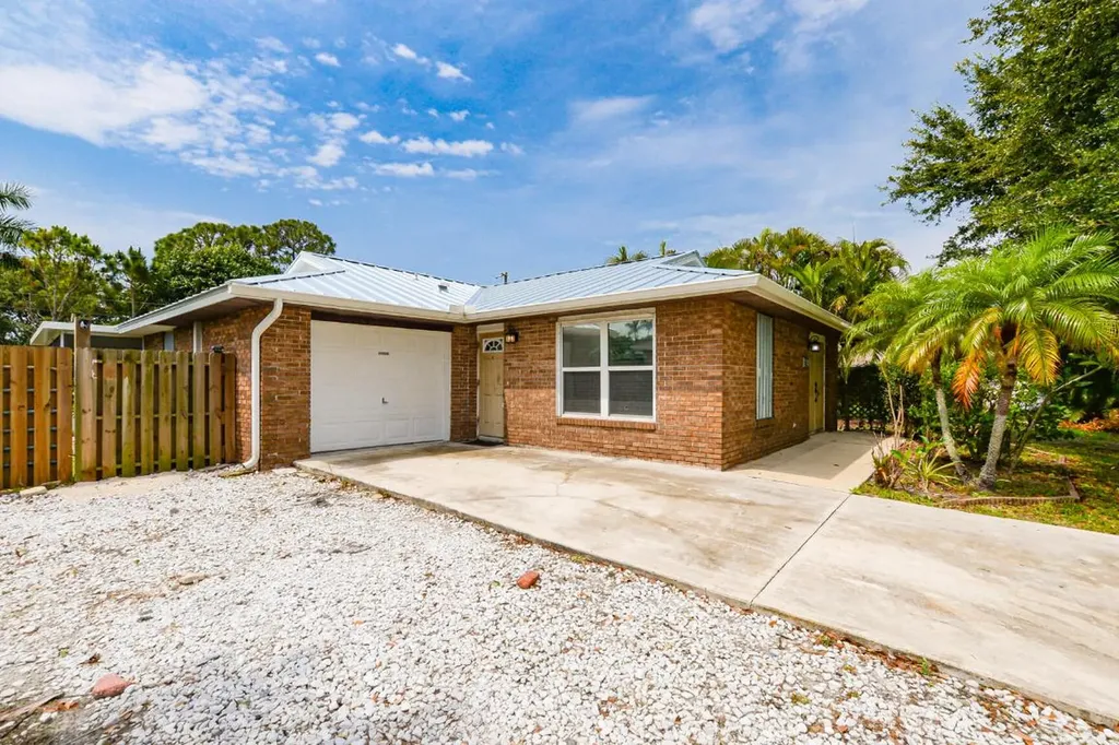 2312 SE Bounty Avenue Port St Lucie FL 34952