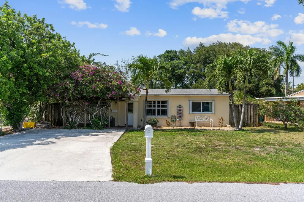 135 SW 10th Avenue Boynton Beach FL 33435