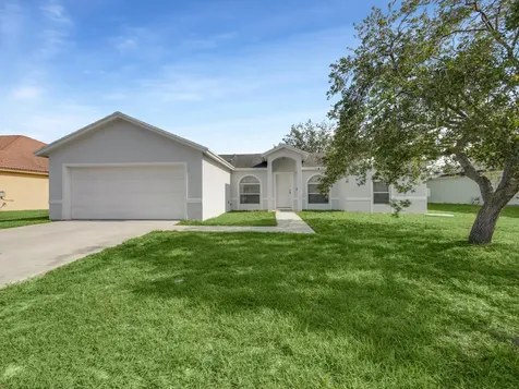 401 SW Dagget Avenue Port St Lucie FL 34953