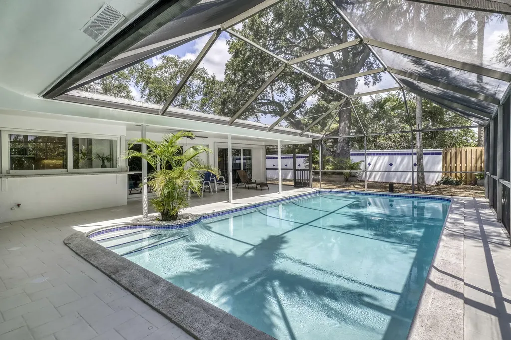 68 SW 10th Terrace Boca Raton FL 33486