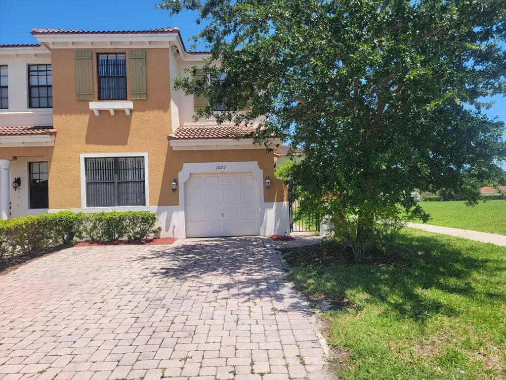 1689 SW Umbria Street Port St Lucie FL 34953