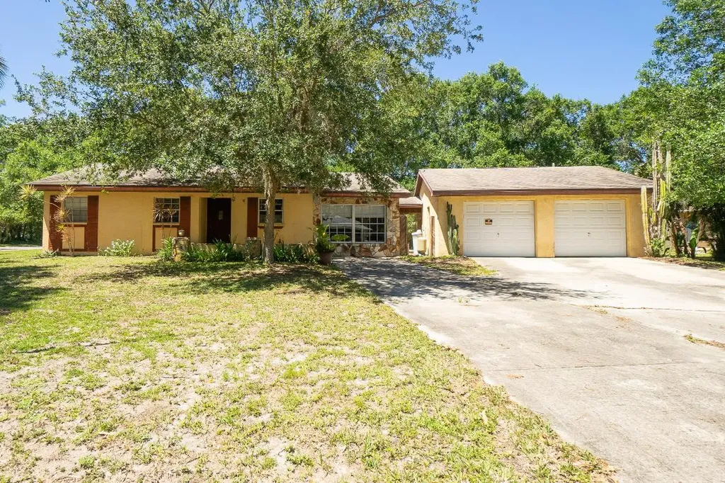 8006 Fort Walton Avenue Fort Pierce FL 34951