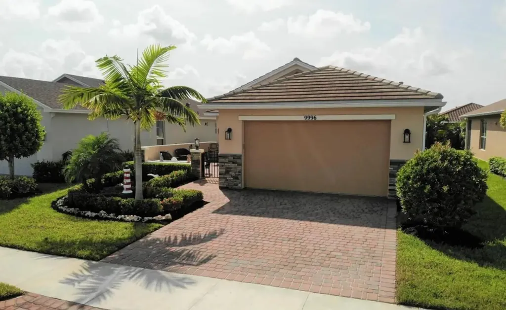 9996 SW Trumpet Tree Circle Port St Lucie FL 34987