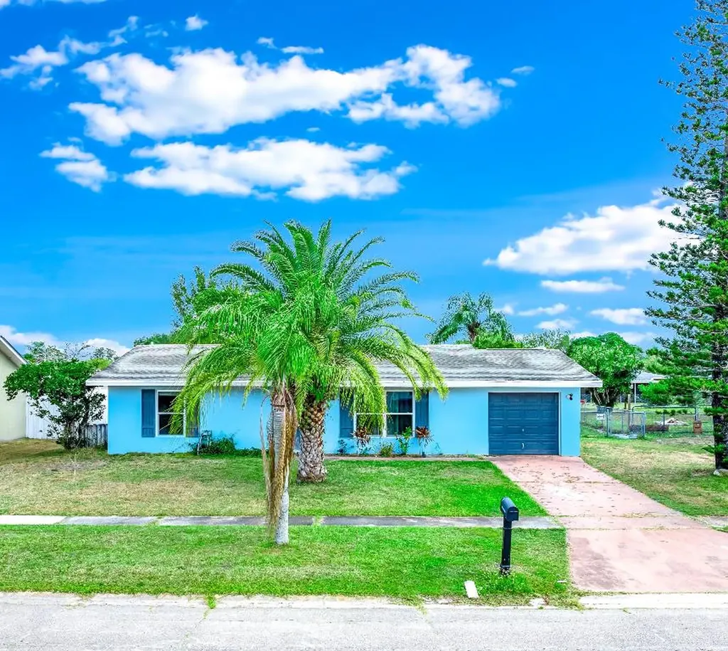 273 SW Reynolds Avenue Port St Lucie FL 34983