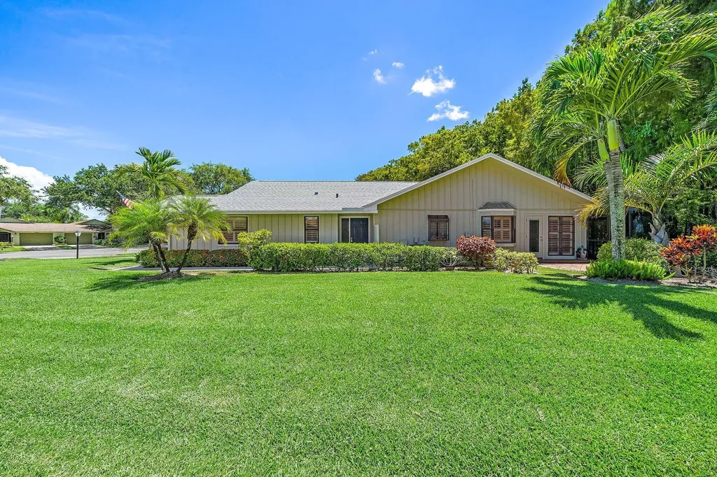 13002 SE Cog Hill Court Hobe Sound FL 33455