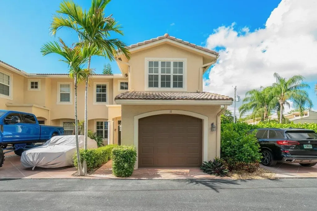 330 SW 8th Street Boca Raton FL 33432