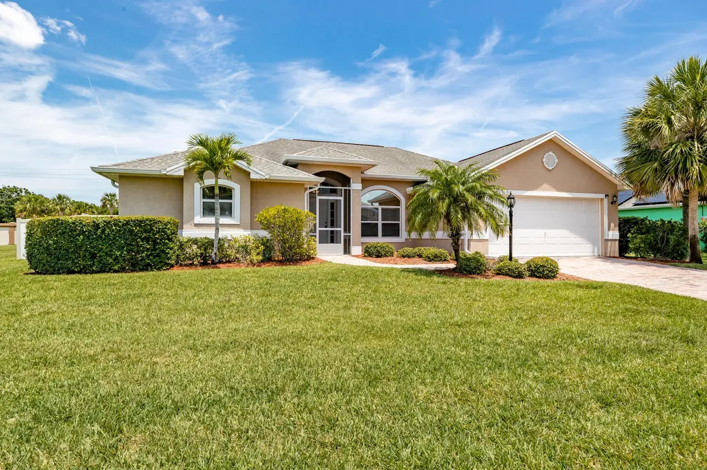 5745 Riverboat Circle SW Vero Beach FL 32968