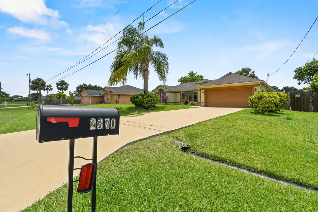 2370 SW Dodge Terrace Port St Lucie FL 34953