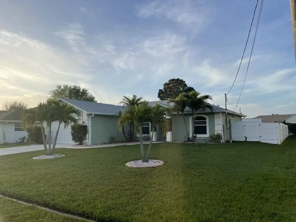 5672 NW Wesley Road Port St Lucie FL 34986