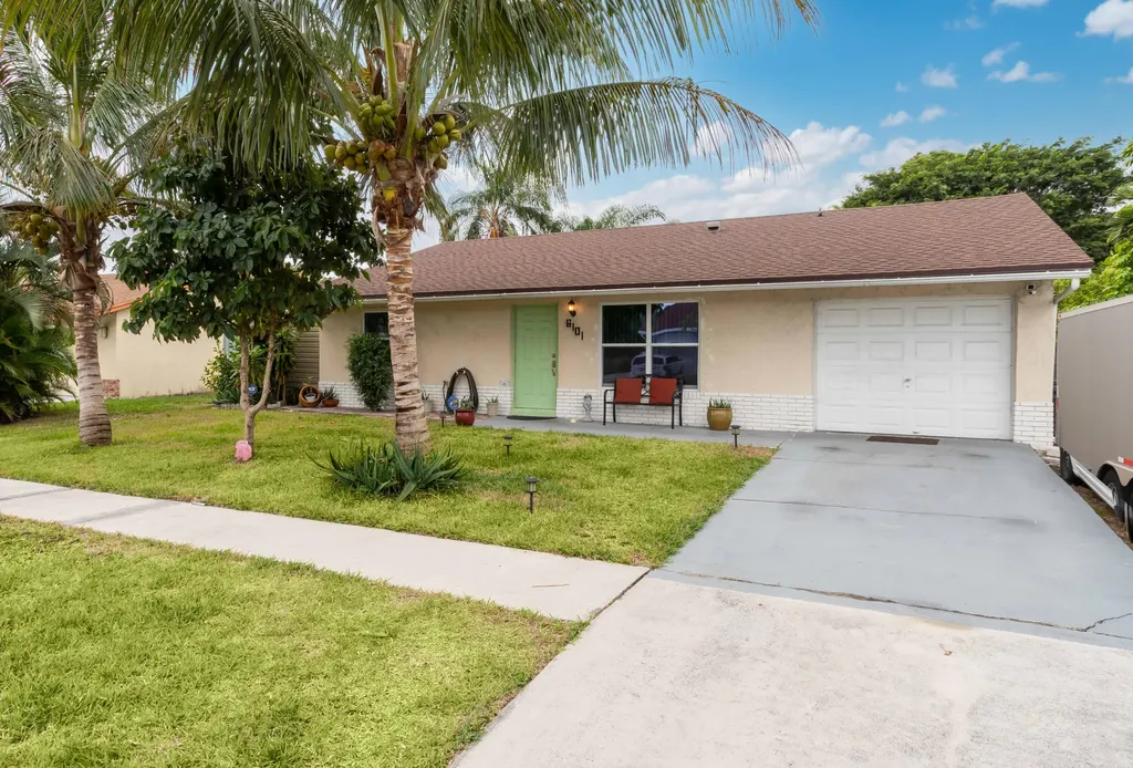 6101 Carthage Circle S Lake Worth FL 33463