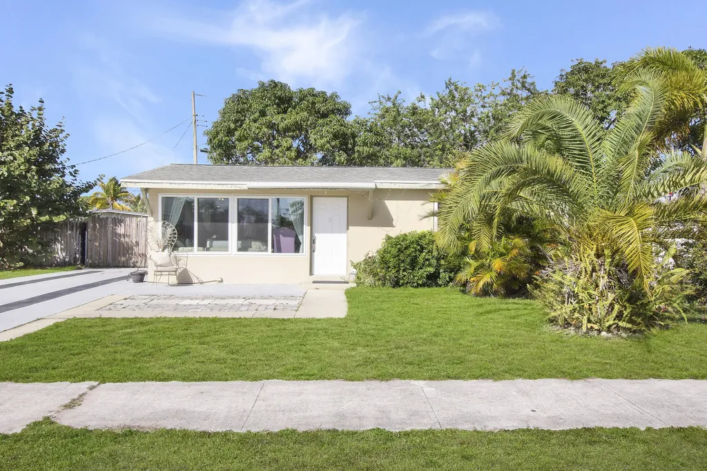 11845 Dahlia Drive Royal Palm Beach FL 33411