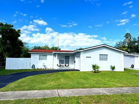 2200 N 65th Way Hollywood FL 33024