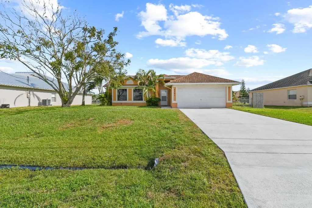 3791 SW Wycoff Street Port St Lucie FL 34953