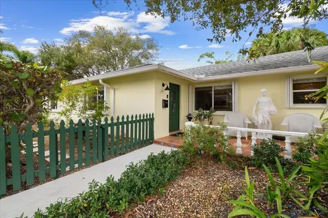 202 N Palmway Lake Worth Beach FL 33460