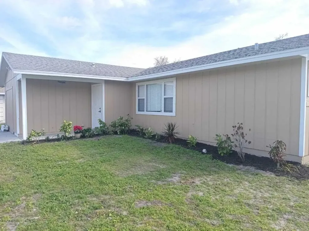 1142 SW Goodman Avenue Port St Lucie FL 34953