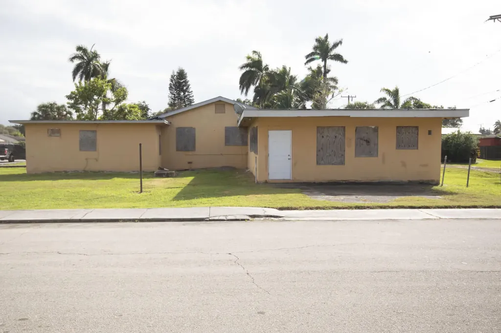 191 N Flame Avenue Pahokee FL 33476