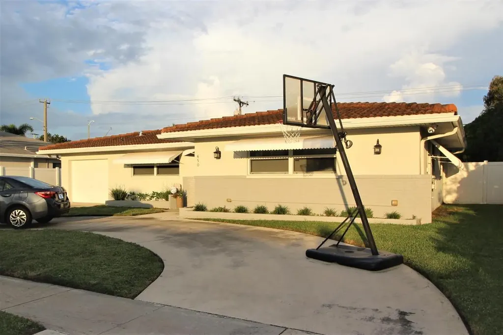 650 SW 12th Terrace Boca Raton FL 33486