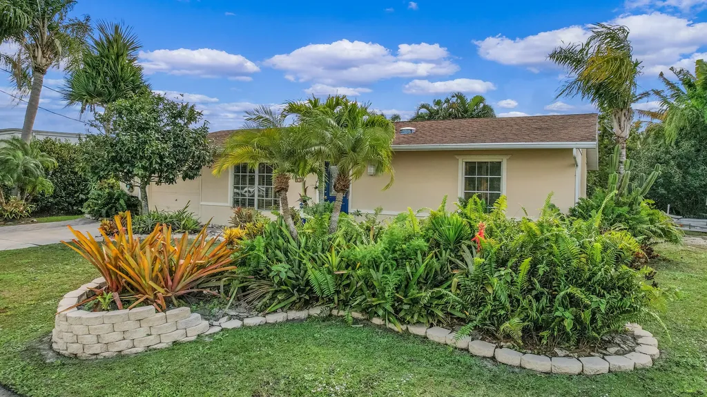 697 SE Calmoso Drive Port St Lucie FL 34983
