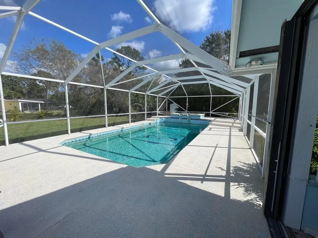 2951 NE Pinecrest Lakes Boulevard Jensen Beach FL 34957