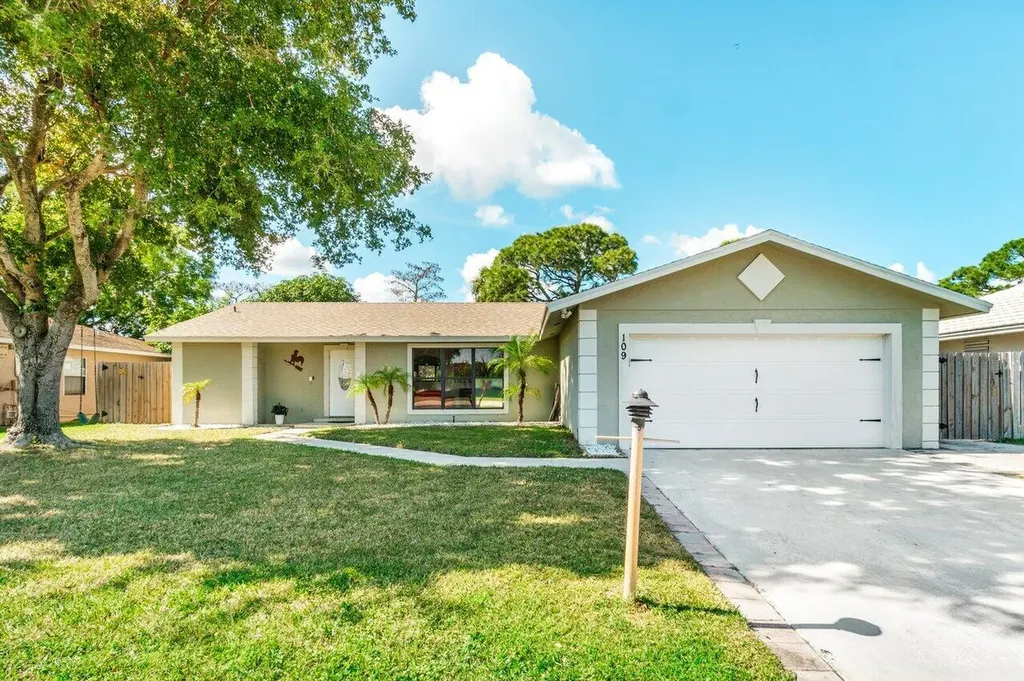 109 Timber Run W Riviera Beach FL 33407