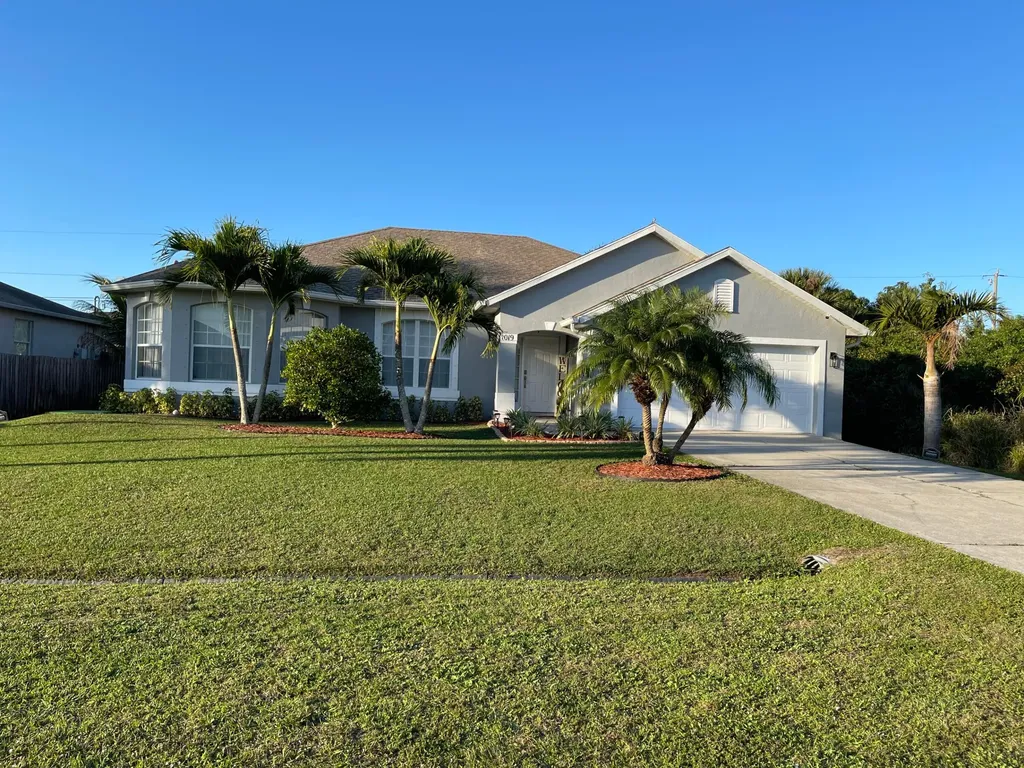 1019 SW Fisherman Avenue Port St Lucie FL 34953
