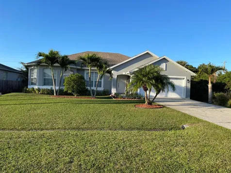 1019 SW Fisherman Avenue Port St Lucie FL 34953