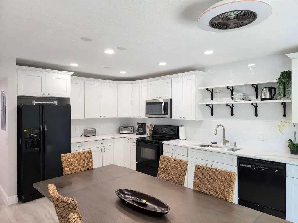 572 SE 20th Avenue Deerfield Beach FL 33441