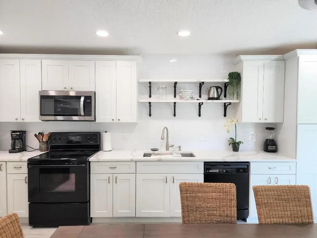 572 SE 20th Avenue Deerfield Beach FL 33441