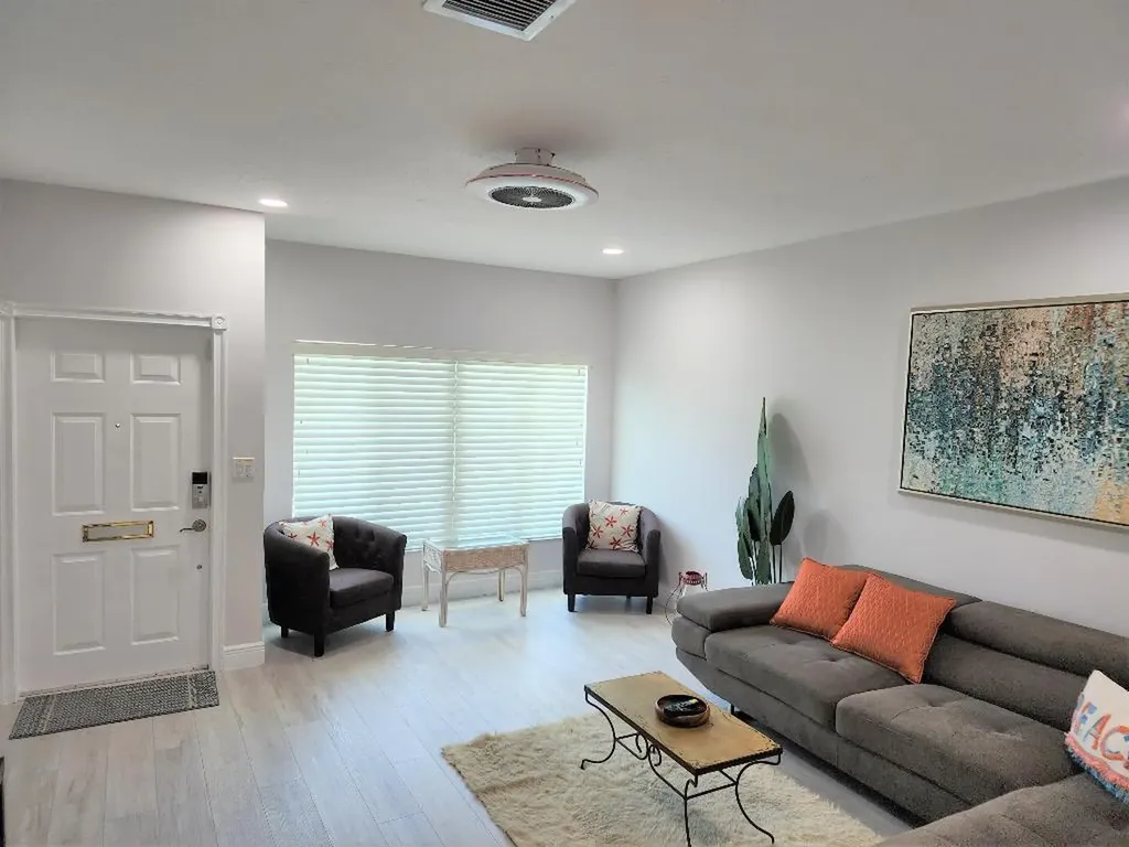 572 SE 20th Avenue Deerfield Beach FL 33441