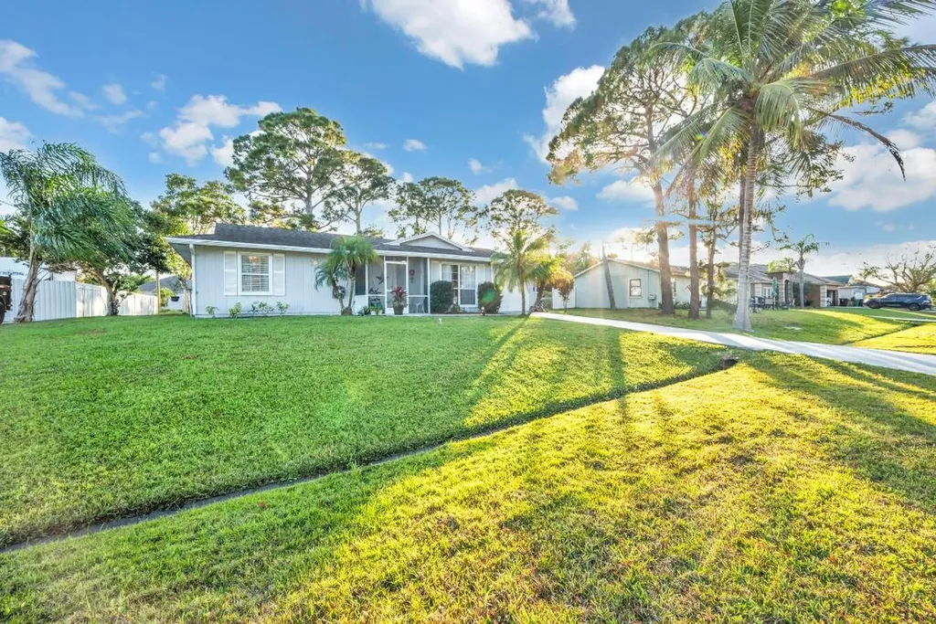 1322 SW Crest Avenue Port St Lucie FL 34953