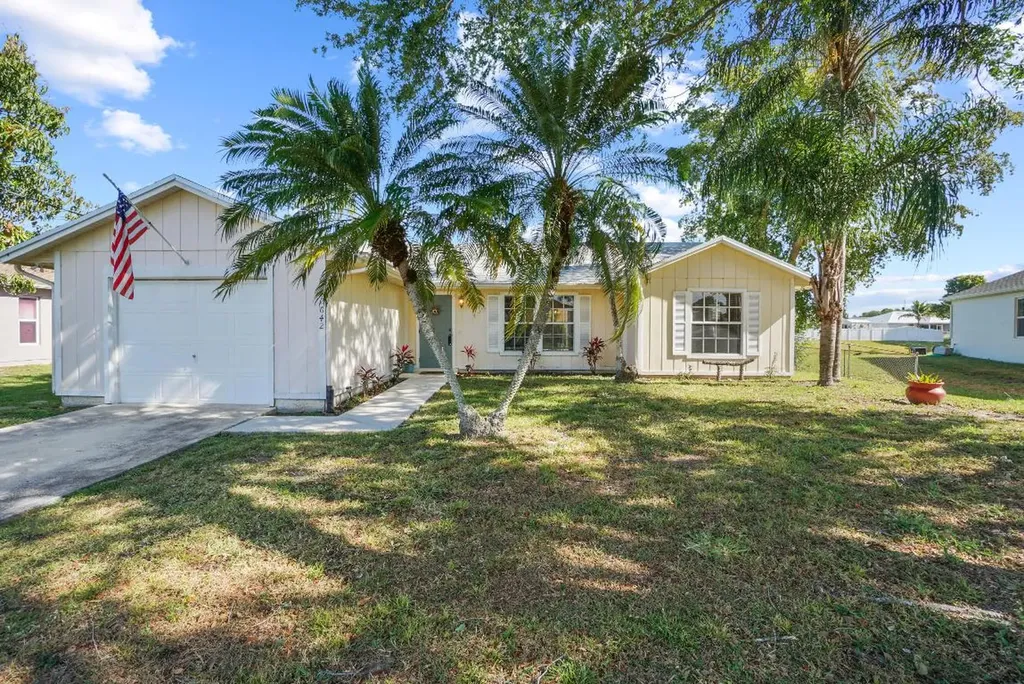 2642 SW Cadet Circle Port St Lucie FL 34953