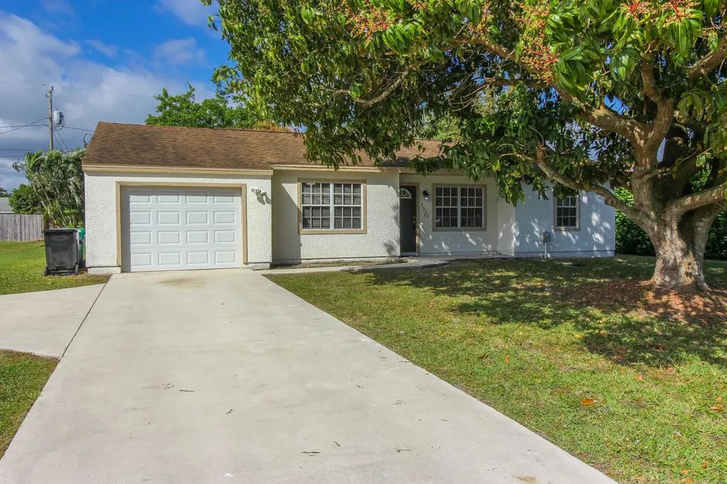 2522 SE Berkshire Boulevard Port St Lucie FL 34952