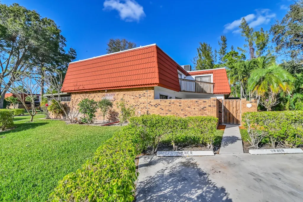 4696 Suburban Pines Drive Lake Worth FL 33463