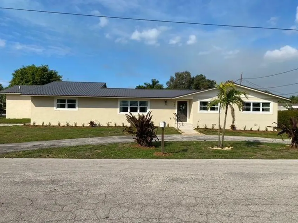 608 NE 1st Street Belle Glade FL 33430