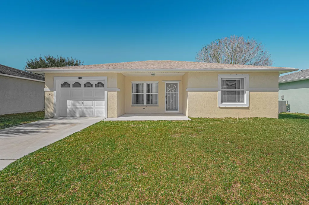 6713 Tulipan Fort Pierce FL 34951