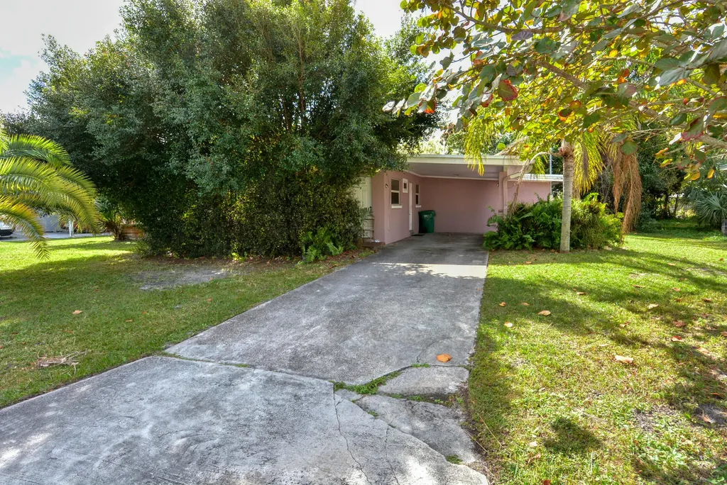 614 Beach Avenue Port St Lucie FL 34952