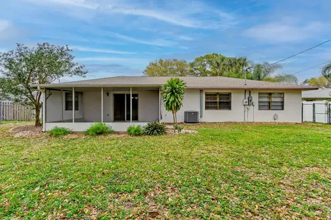 412 SE Seabreeze Lane Port St Lucie FL 34983