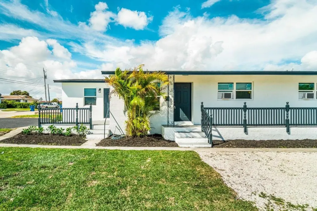 1122 W 28th Street Riviera Beach FL 33404