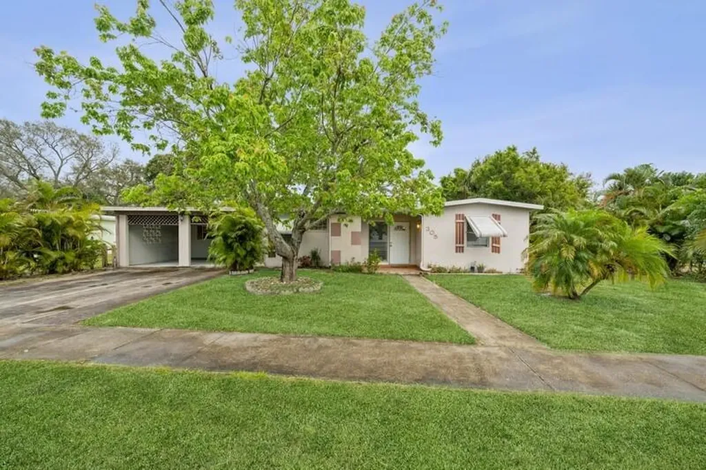 305 SE Abeto Lane Port St Lucie FL 34983