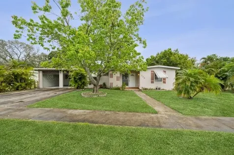 305 SE Abeto Lane Port St Lucie FL 34983