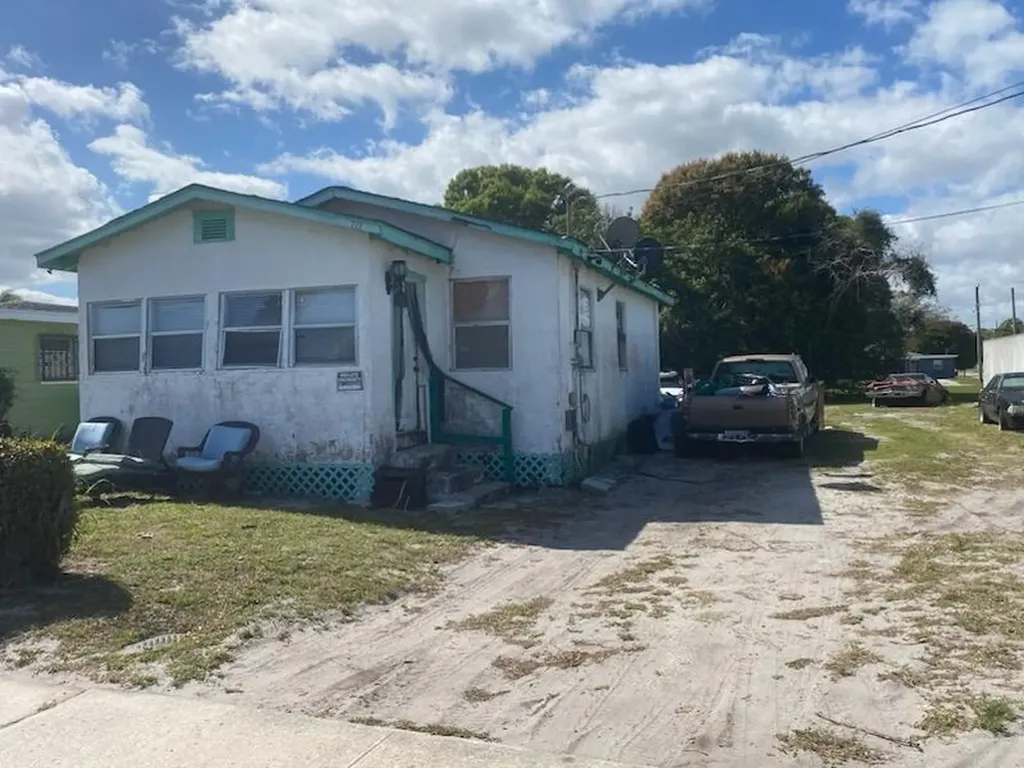 711 N 17th Street Fort Pierce FL 34950