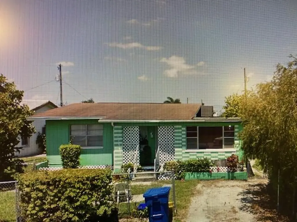 530 SW 3rd Street Belle Glade FL 33430