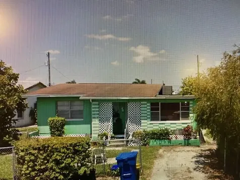 530 SW 3rd Street Belle Glade FL 33430