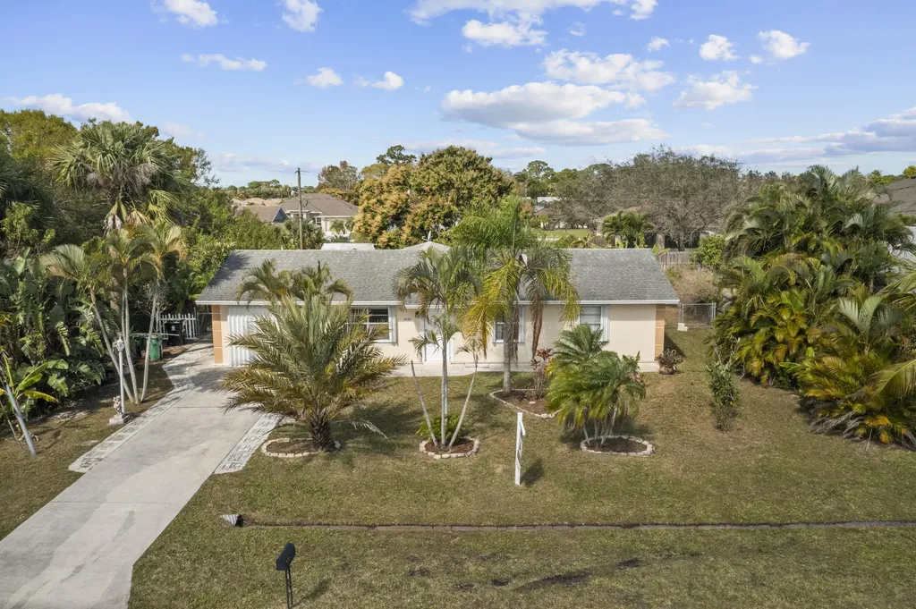2433 SE Melaleuca Boulevard Port St Lucie FL 34952