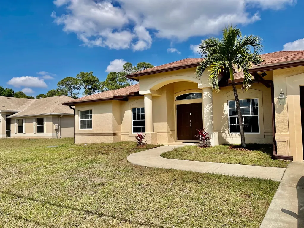 1725 SW Penrose Avenue Port St Lucie FL 34953