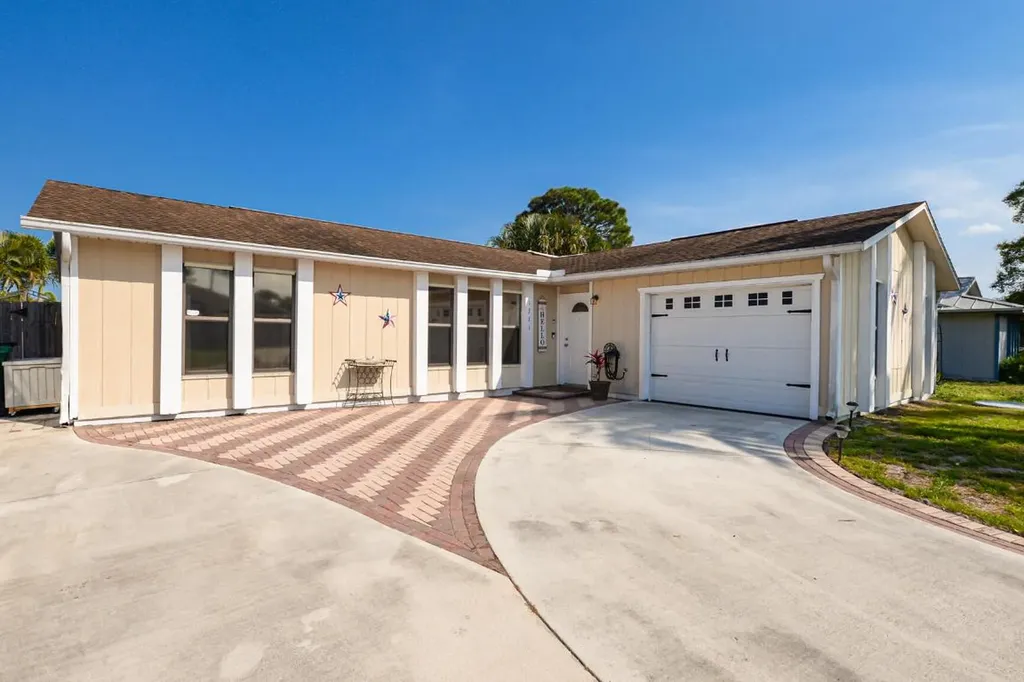 1331 SE Navajo Lane Port St Lucie FL 34983
