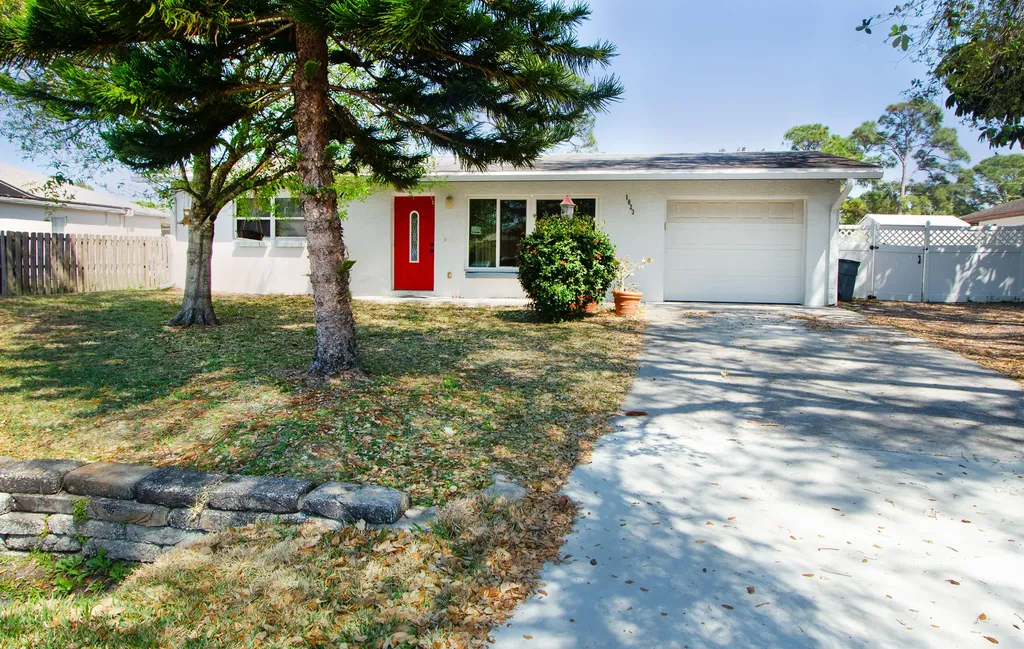 1023 SE Euclid Lane Port St Lucie FL 34983