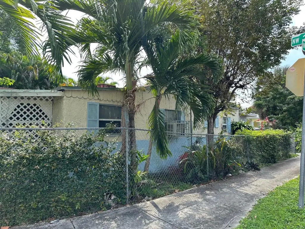 5528 NW 23rd Avenue Miami FL 33142