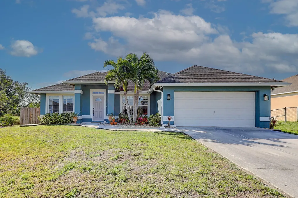 180 SW Felix Avenue Port St Lucie FL 34953