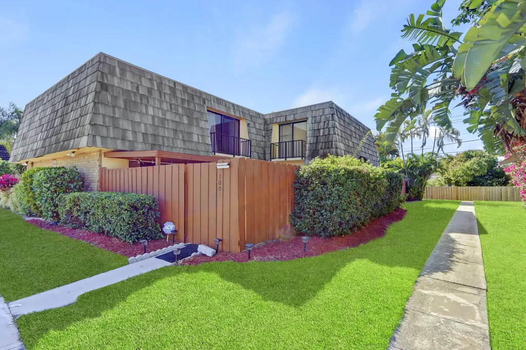 1001 Springdale Circle Palm Springs FL 33461